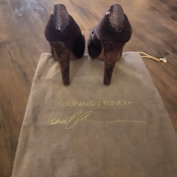 Donald J. Pilner -‎ Brown Suede & Reptile Heels - Picture 3 of 5
